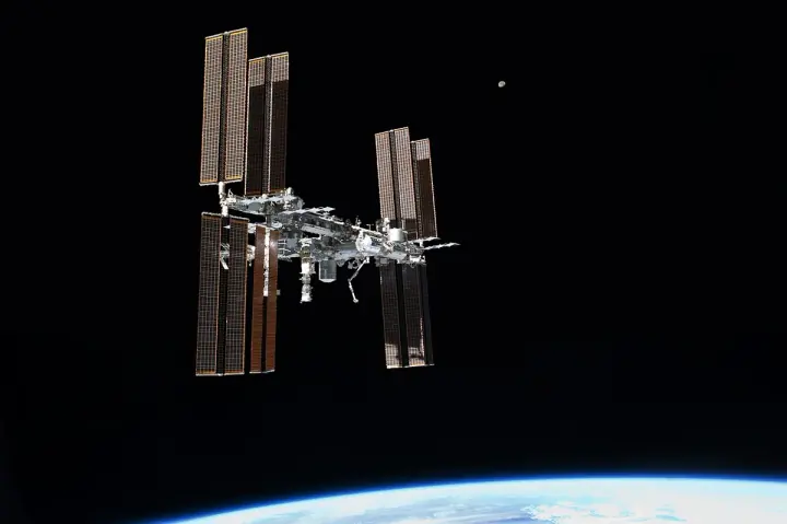 Estação Espacial Internacional e a Terra